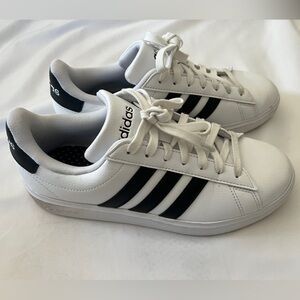 Adidas White Athletic Sneakers with Black size 7 women/9 men